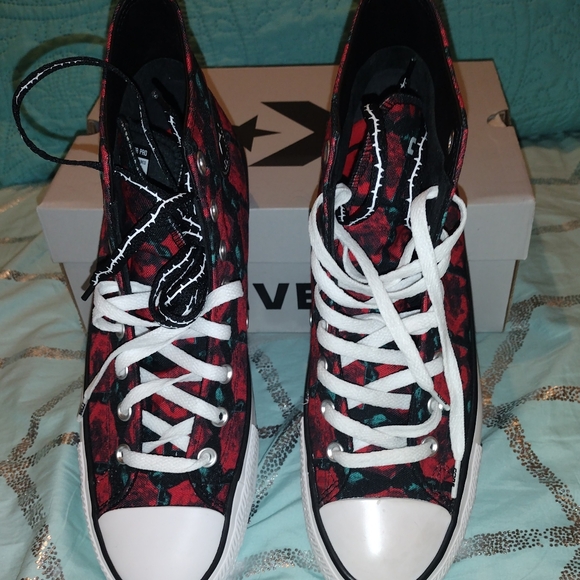 Converse Unisex Black w/red Roses High Top Sneakers - Picture 12 of 12